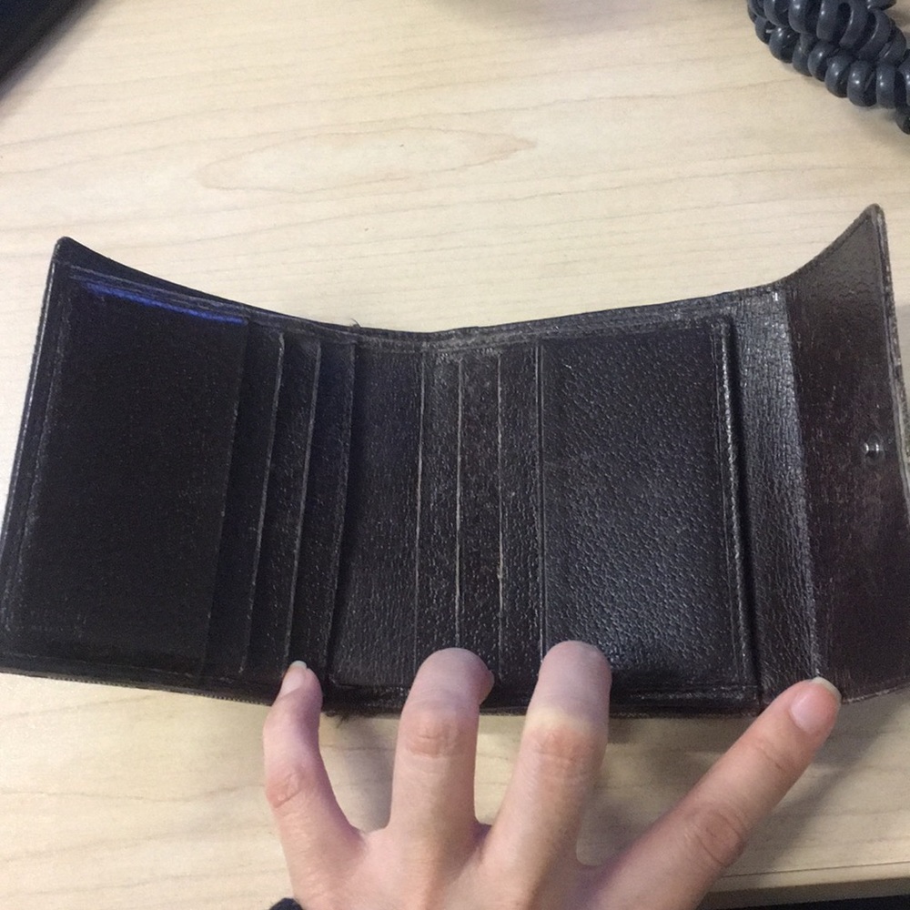 🔴  SOLD 🔴Authentic Gucci wallet - Picture 6 of 8